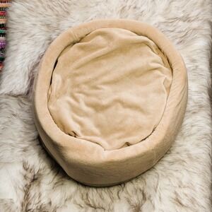 K&H Pet Products Heated Round Velour Cat Bed Cozy 120V 4 Watts Polyurethane Foam